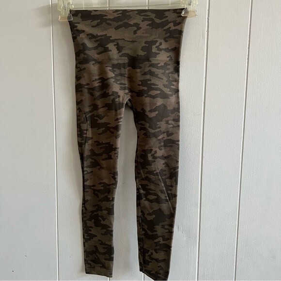 SPANX Women's Cropped Look at Me Now Seamless Leggings - Picture 7 of 10